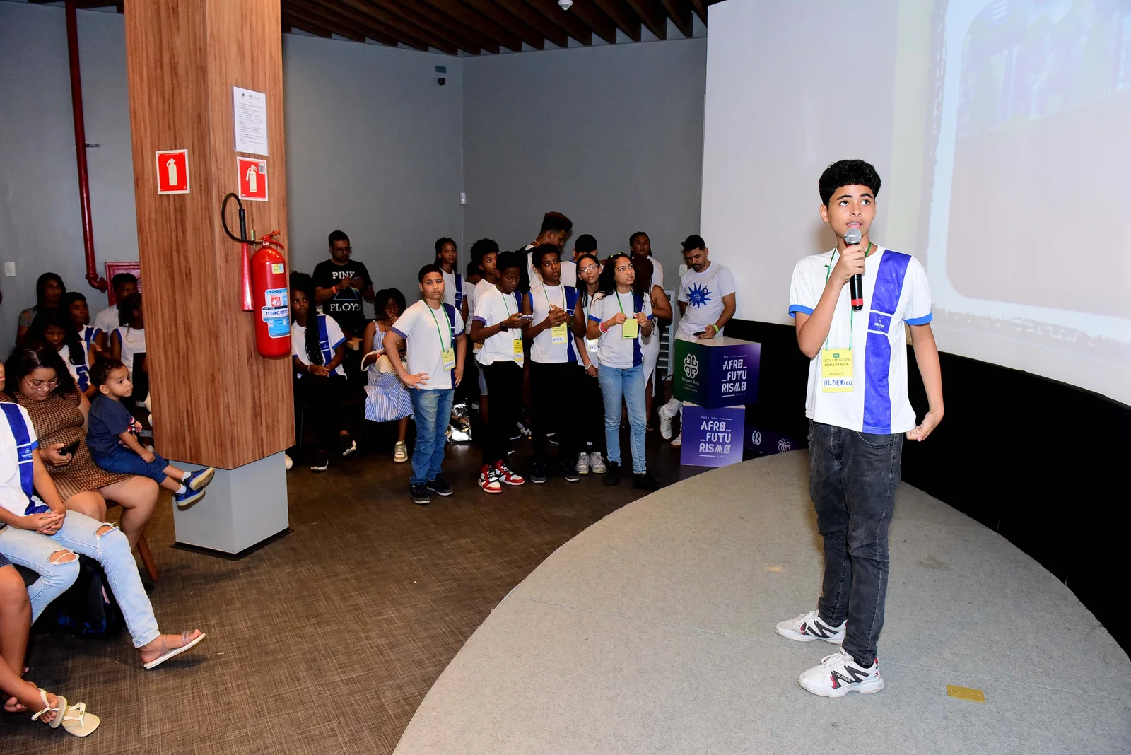 Participantes de Black XP durante un hackatón en el Museo de la Energía